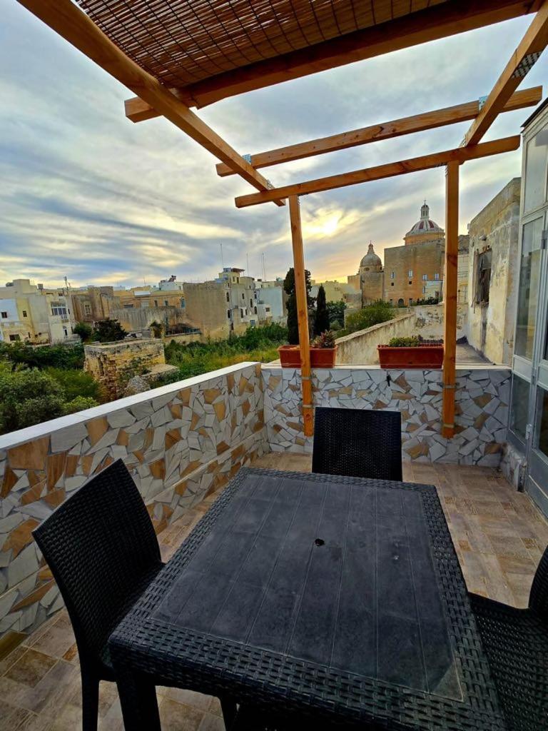 Sqaq Numru 1 Accomodation Hotel ราบัต ภายนอก รูปภาพ